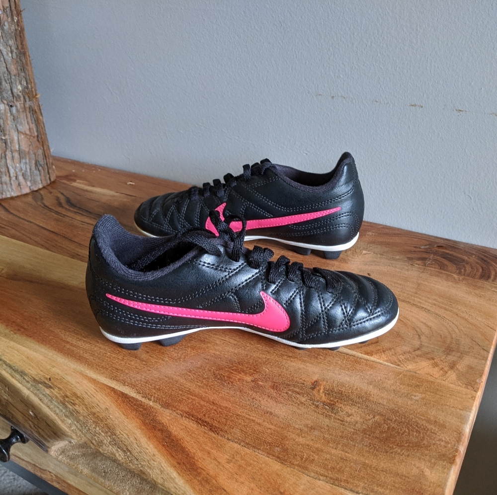 Nike Kids soccer cleat